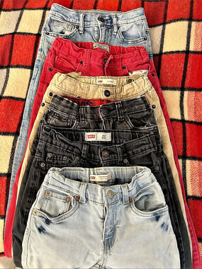 LOT of Boys Jeans & Pants
Levi’s (4 pair) and Old Navy (super skinny & straight